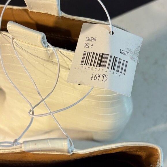 NWT White Faux Leather Heeled Textured Ankle Boots Size 9 New Altar'd State - Picture 4 of 4